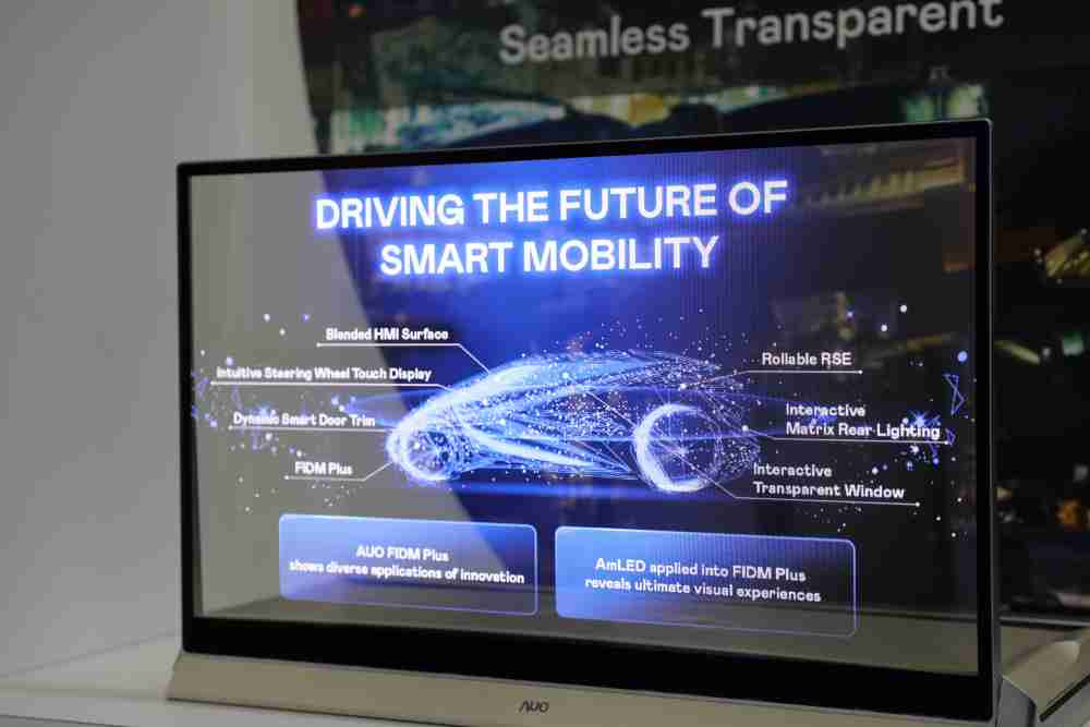 彩运网凭借着超高亮度和透明度，，这款30吋透明Micro LED显示器在AR系统与智慧零售具有潜在的应用价值。。