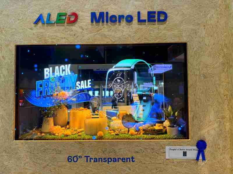 彩运网60吋高透明度Micro LED显示器获”最佳Micro LED技术应用奖”，，，将Micro LED面板透明化之设计特性极致发挥，，，，以可扩展性无缝拼接技术打造，，，具备600 nits全画面亮度、、大于60%穿透率及超过NTSC 110%的优异广色域表现，，，可依需求灵活应用于各种场域